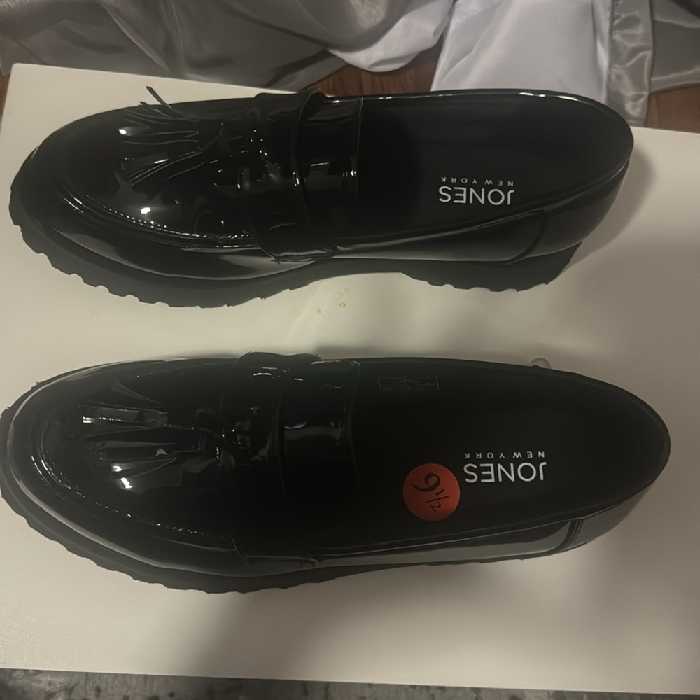 Beautiful Loafers - Picture 2 of 4